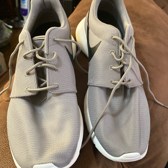 Nike - Picture 1 of 8